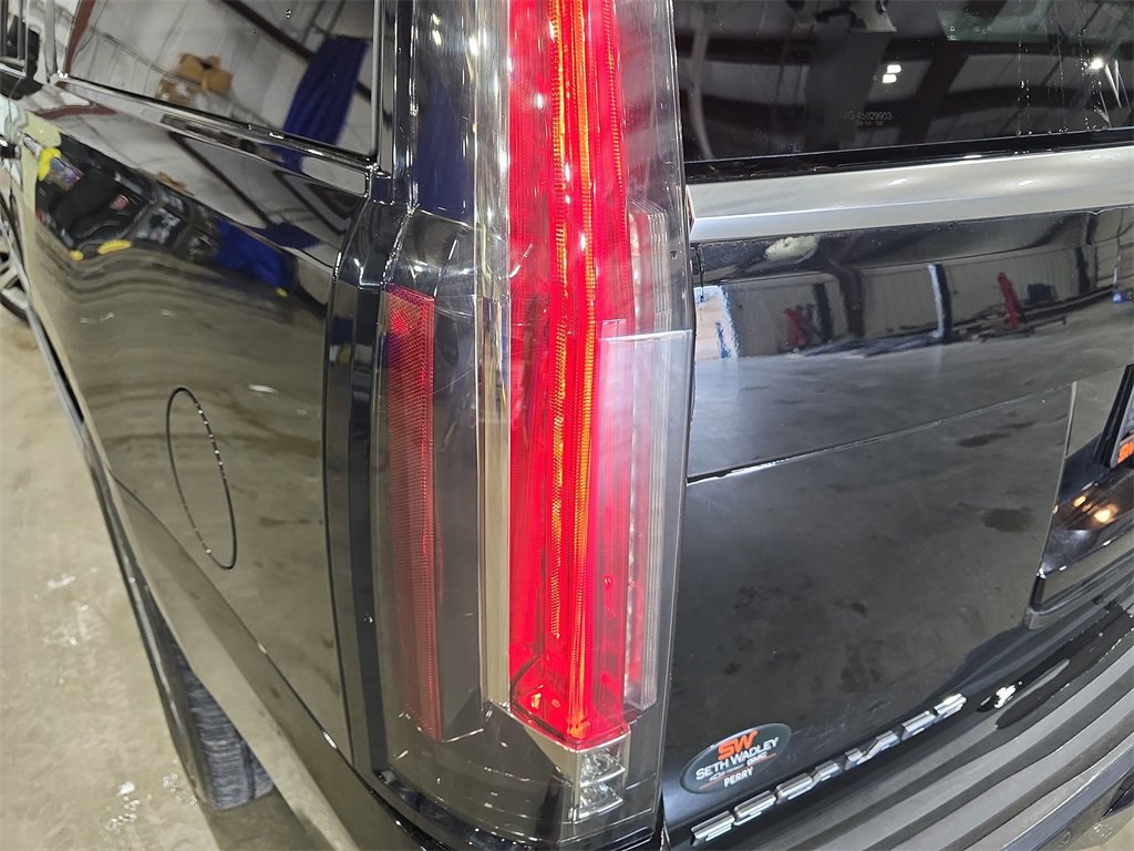 Used 2016 Cadillac Escalade ESV Premium image 35