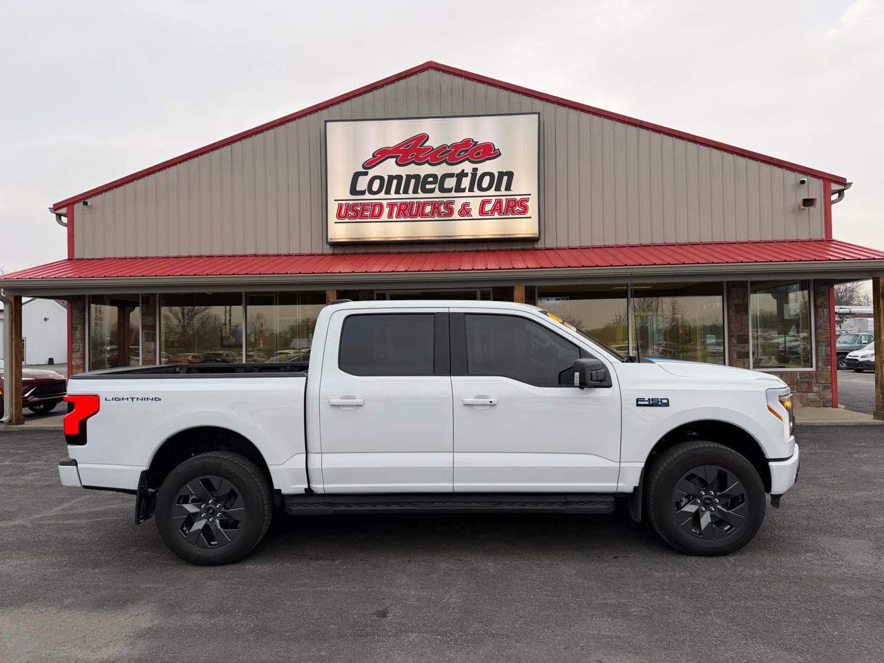 Used 2025 Ford F150 Lightning Flash image 3