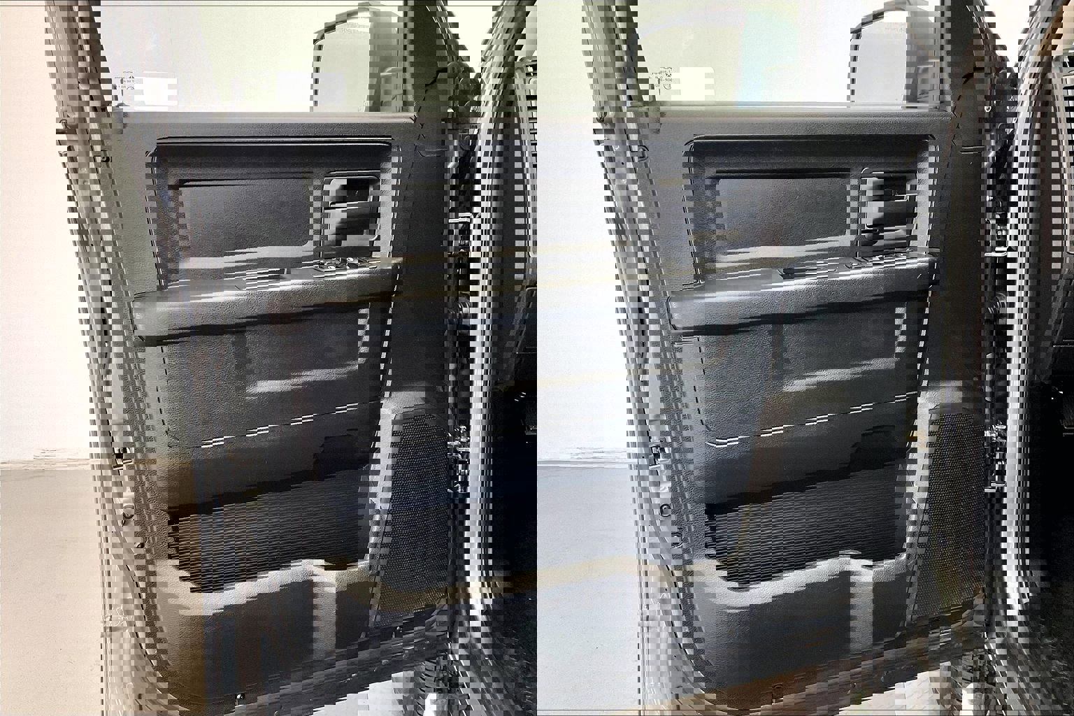 Used 2013 RAM 2500 Tradesman w/ Chrome Appearance Group image 24