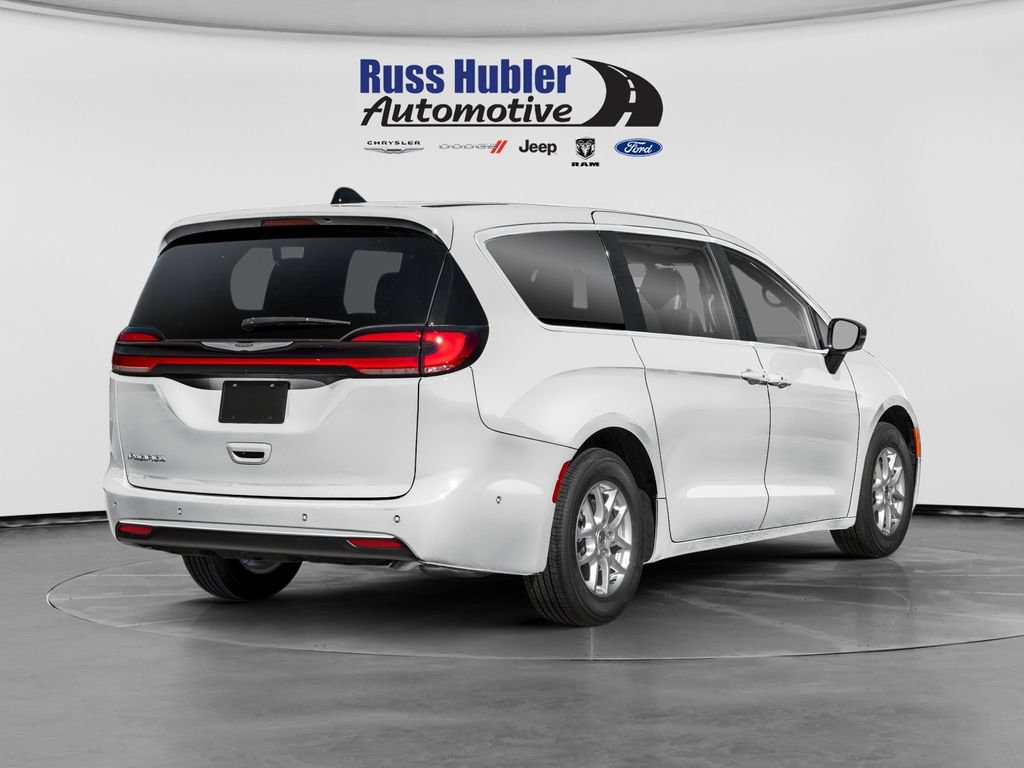 Used 2026 Chrysler Pacifica Select FWD image 2