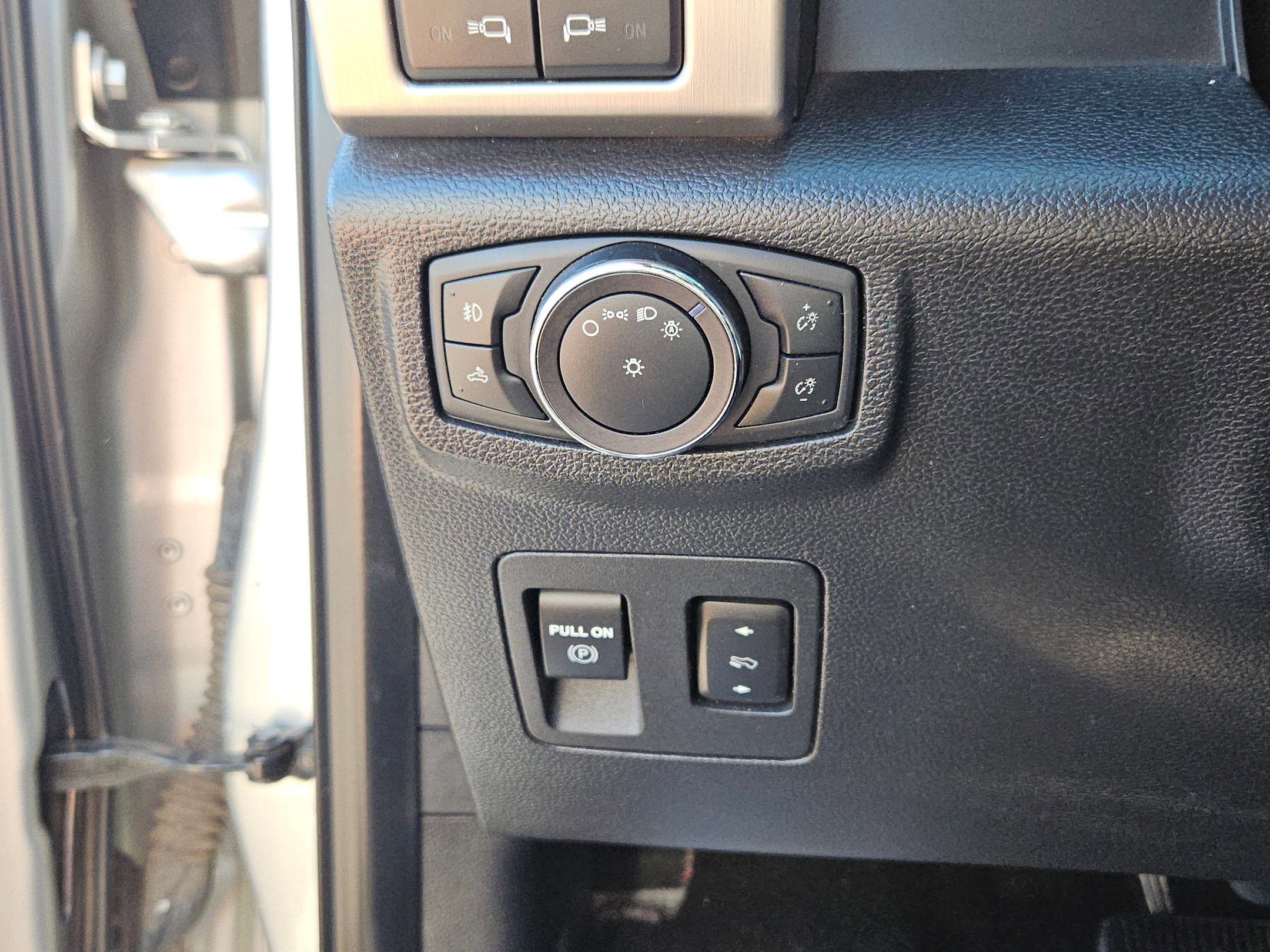 Used 2019 Ford F150 Platinum w/ Equipment Group 701A Luxury image 14