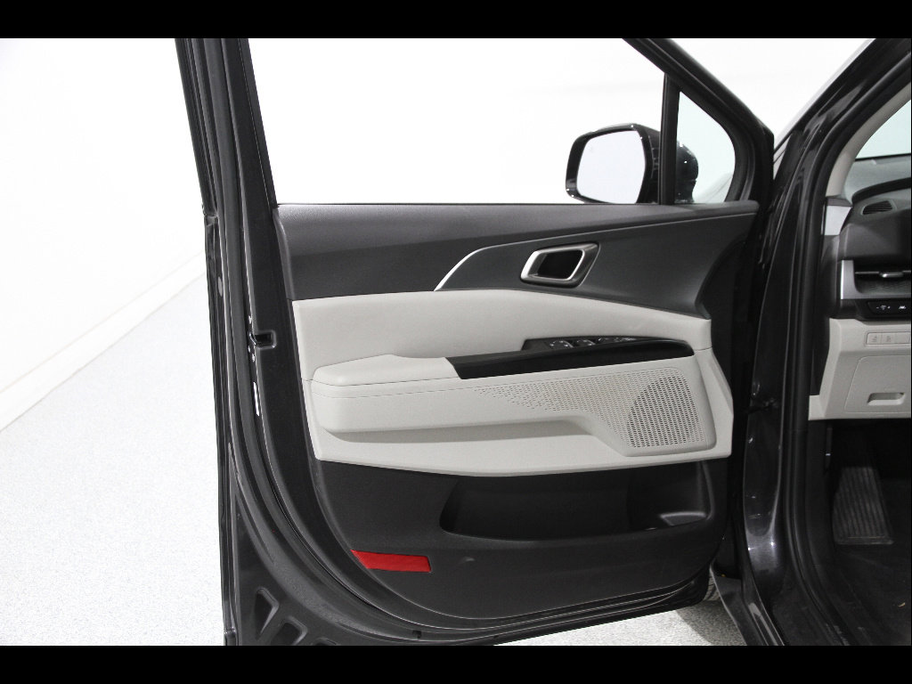 Used 2024 Kia Carnival LX image 27