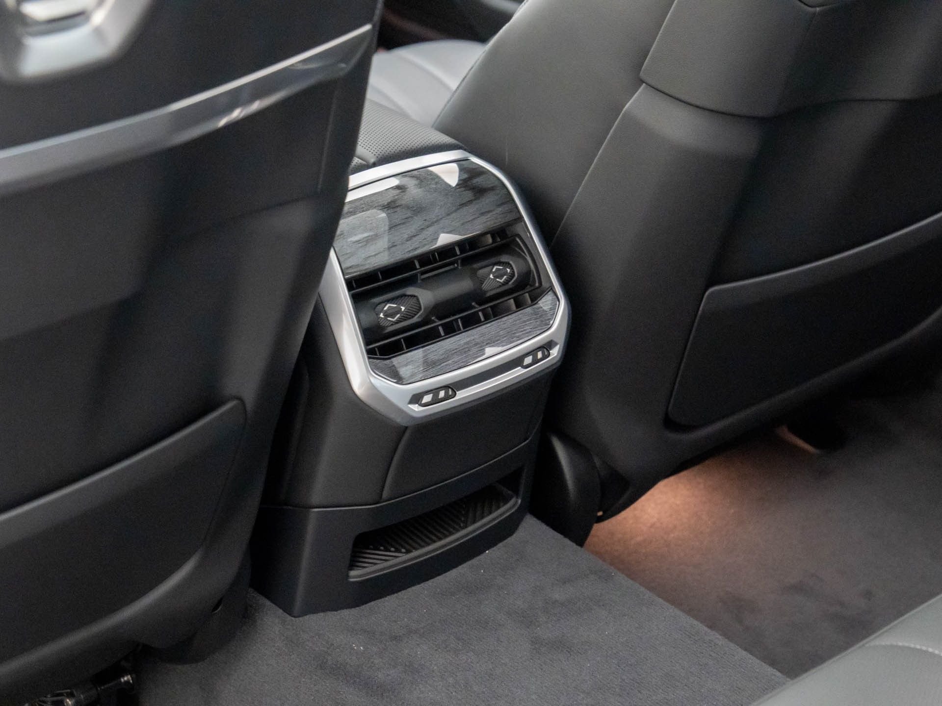 New 2025 BMW 750e xDrive AWD/4WD image 19