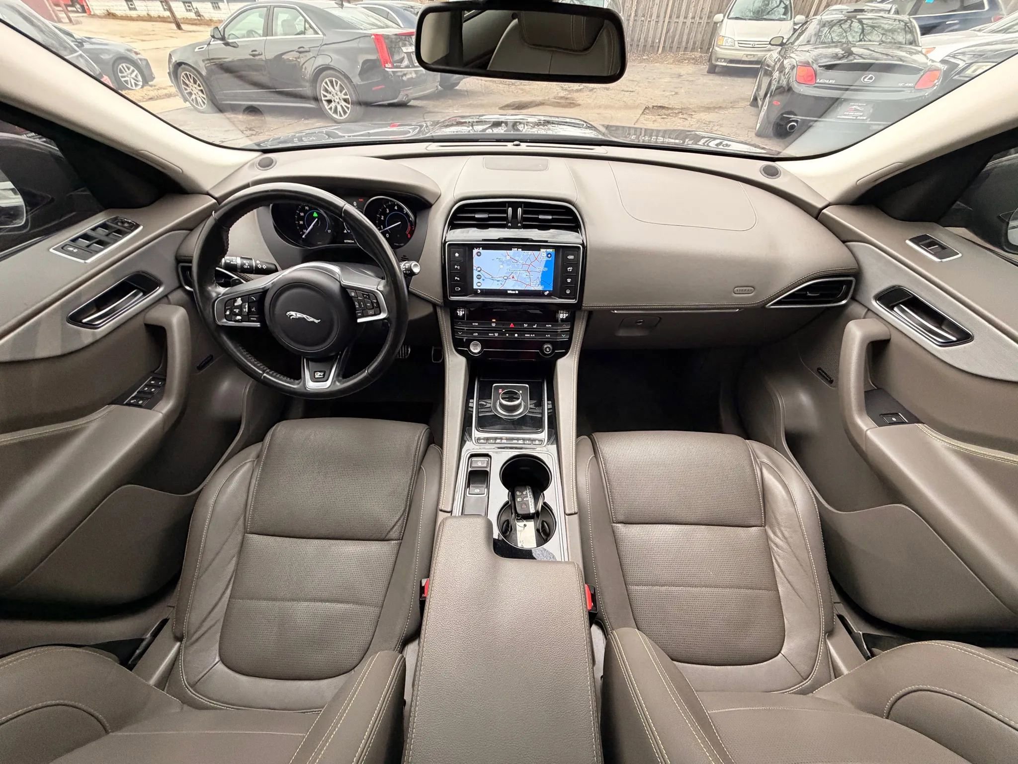 Used 2017 Jaguar F-PACE R-Sport image 27