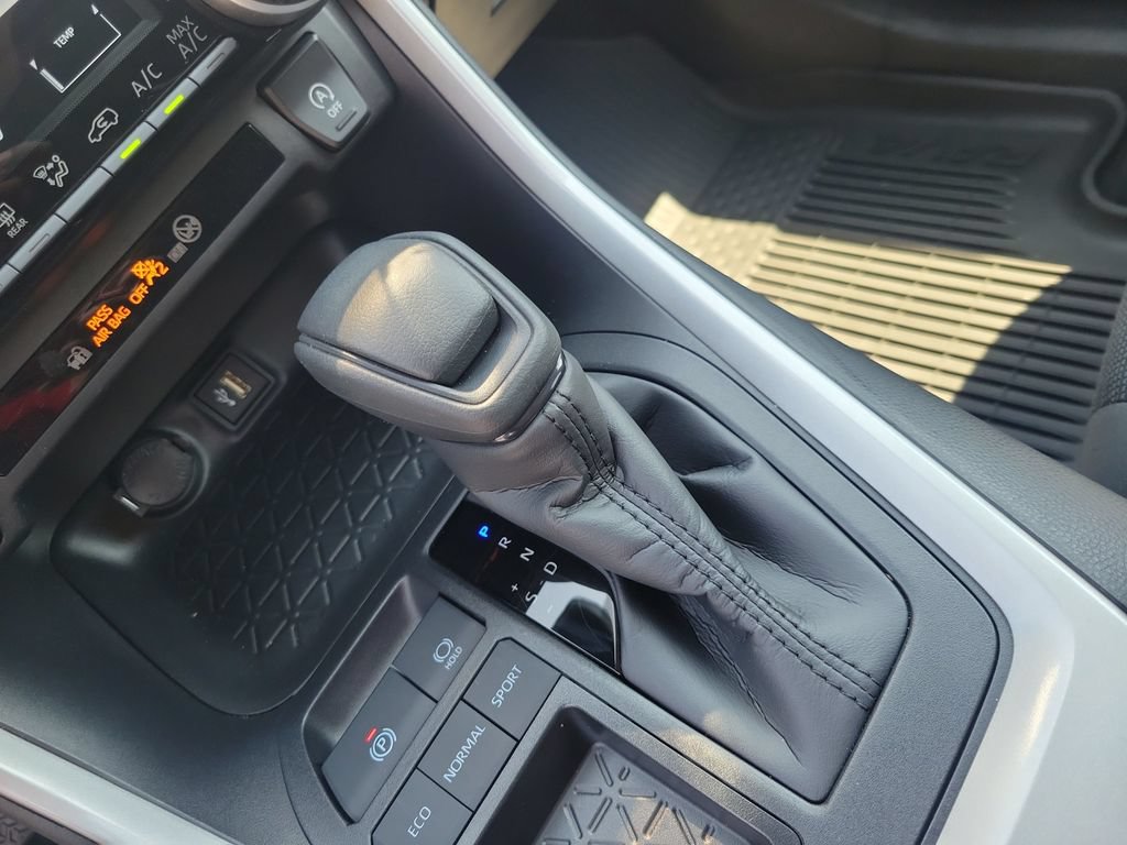 Certified 2025 Toyota RAV4 LE FWD image 28