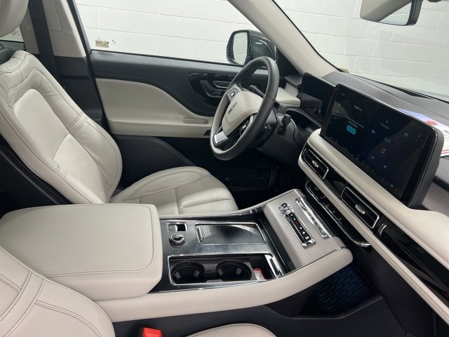 Certified 2025 Lincoln Aviator Reserve w/ Illumination Package image 29