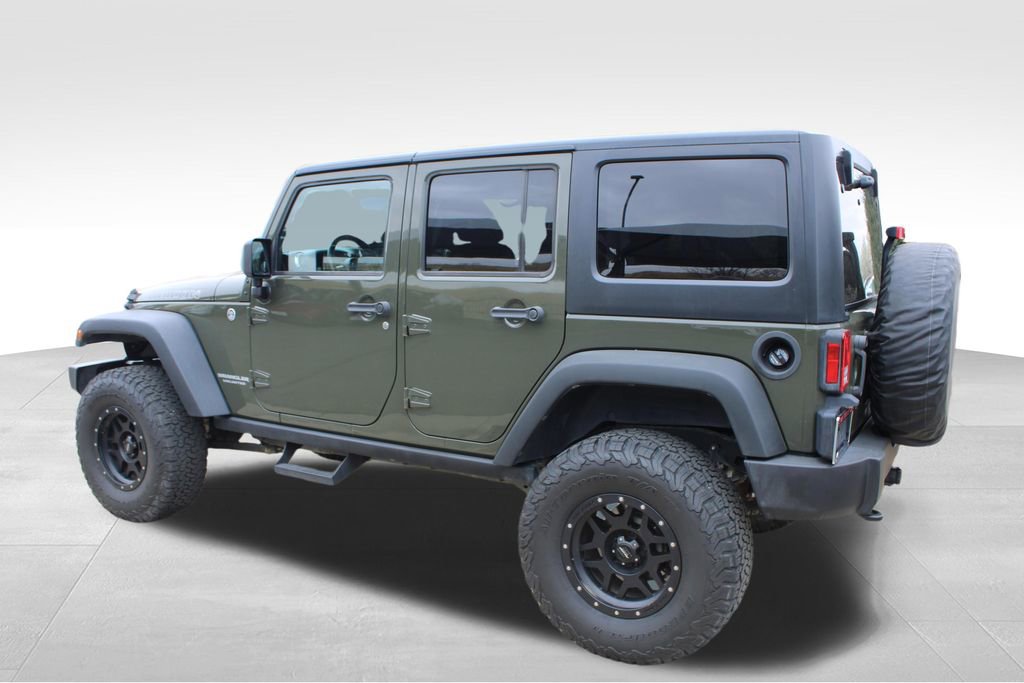 Used 2015 Jeep Wrangler Unlimited Rubicon w/ Connectivity Group AWD/4WD image 14