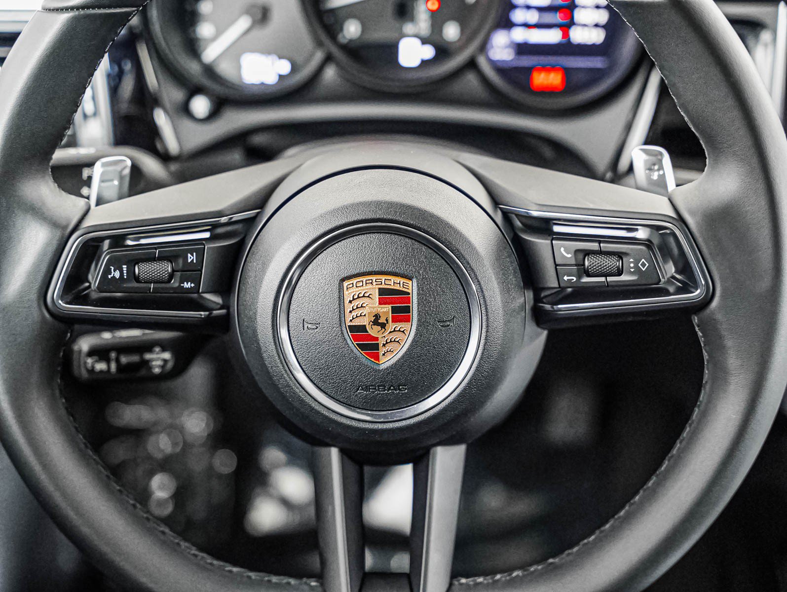 Certified 2026 Porsche Macan AWD/4WD image 17