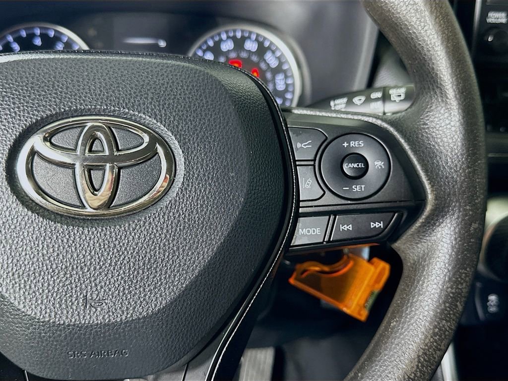 Used 2021 Toyota RAV4 LE image 22