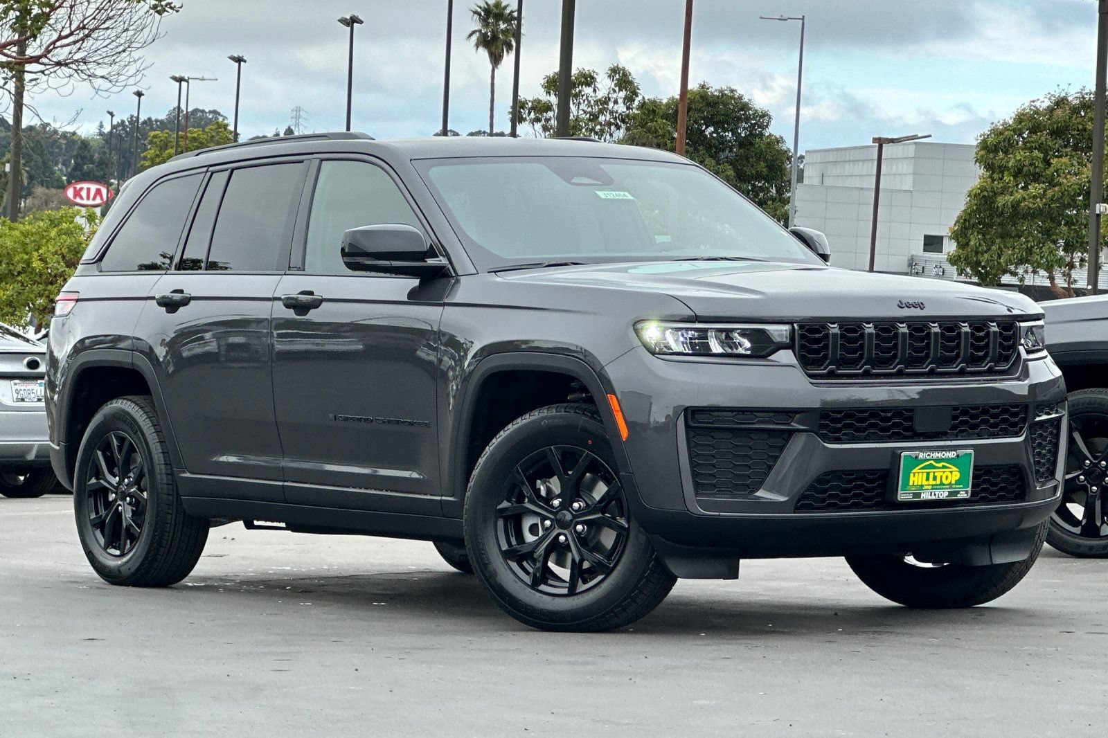 New 2026 Jeep Grand Cherokee Altitude AWD/4WD image 2