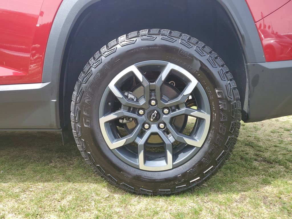 Used 2025 Chevrolet Equinox ACTIV image 5