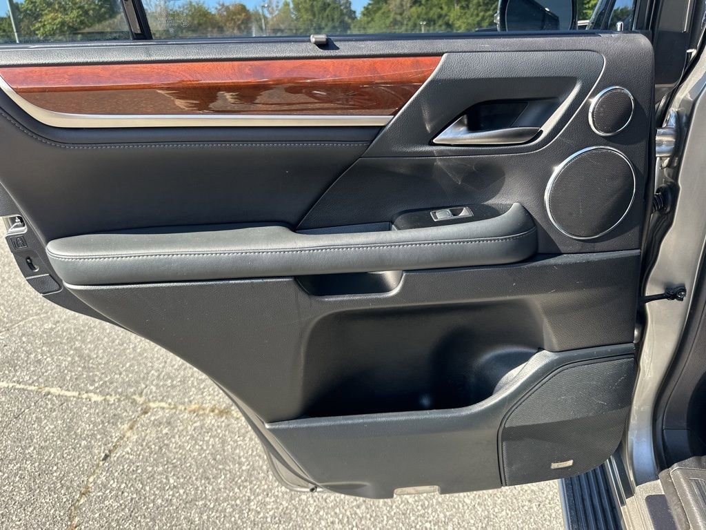 Used 2016 Lexus LX 570 4WD image 31