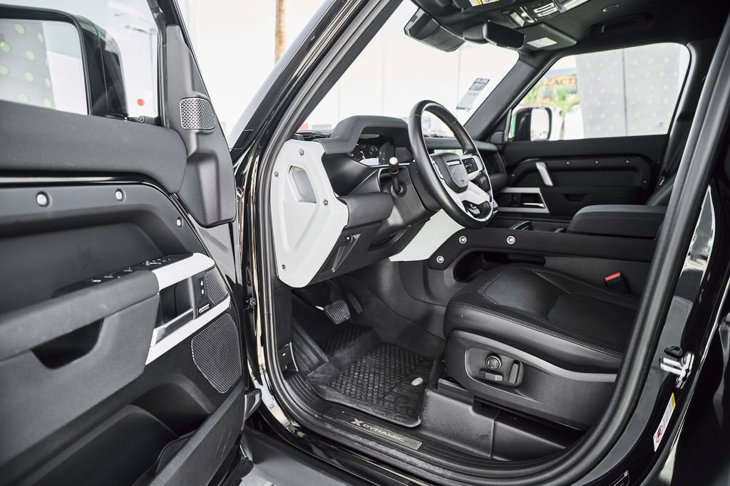 Used 2023 Land Rover Defender 110 X-Dynamic SE AWD/4WD image 18