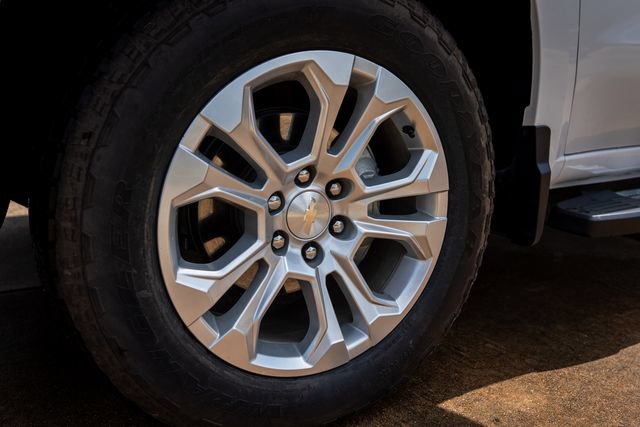 Used 2024 Chevrolet Silverado 1500 LTZ AWD/4WD image 14