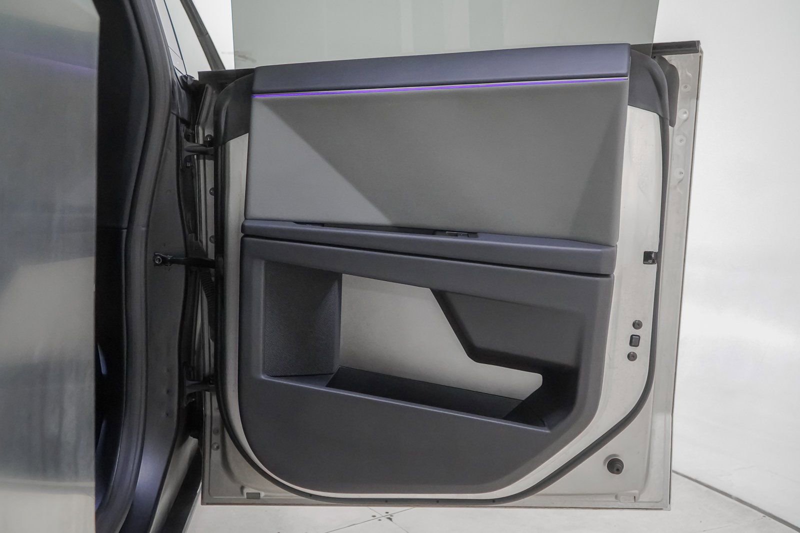 Used 2025 Tesla Cybertruck AWD Crew Cab image 46