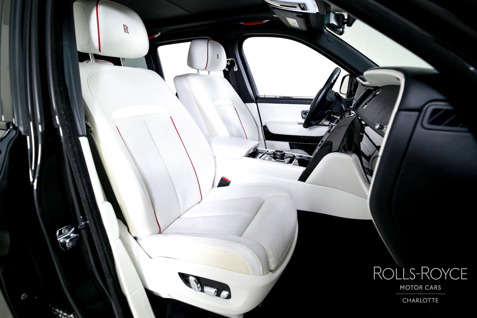 Used 2021 Rolls-Royce Cullinan Black Badge AWD/4WD image 36