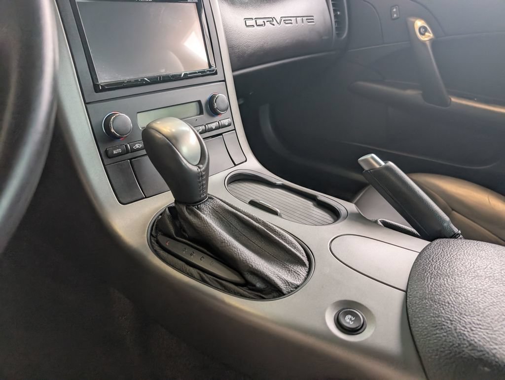 Used 2007 Chevrolet Corvette Coupe w/ Preferred Equipment Group RWD image 16