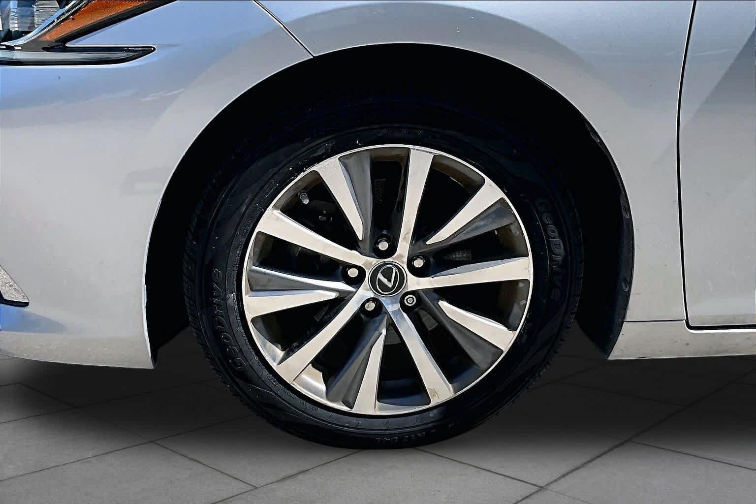Used 2019 Lexus ES 350 w/ Premium Package FWD image 11