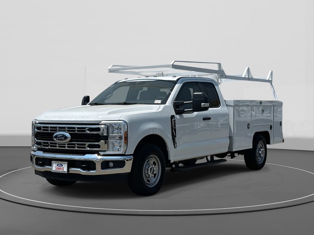 New 2025 Ford F350 XL w/ XL Chrome Package