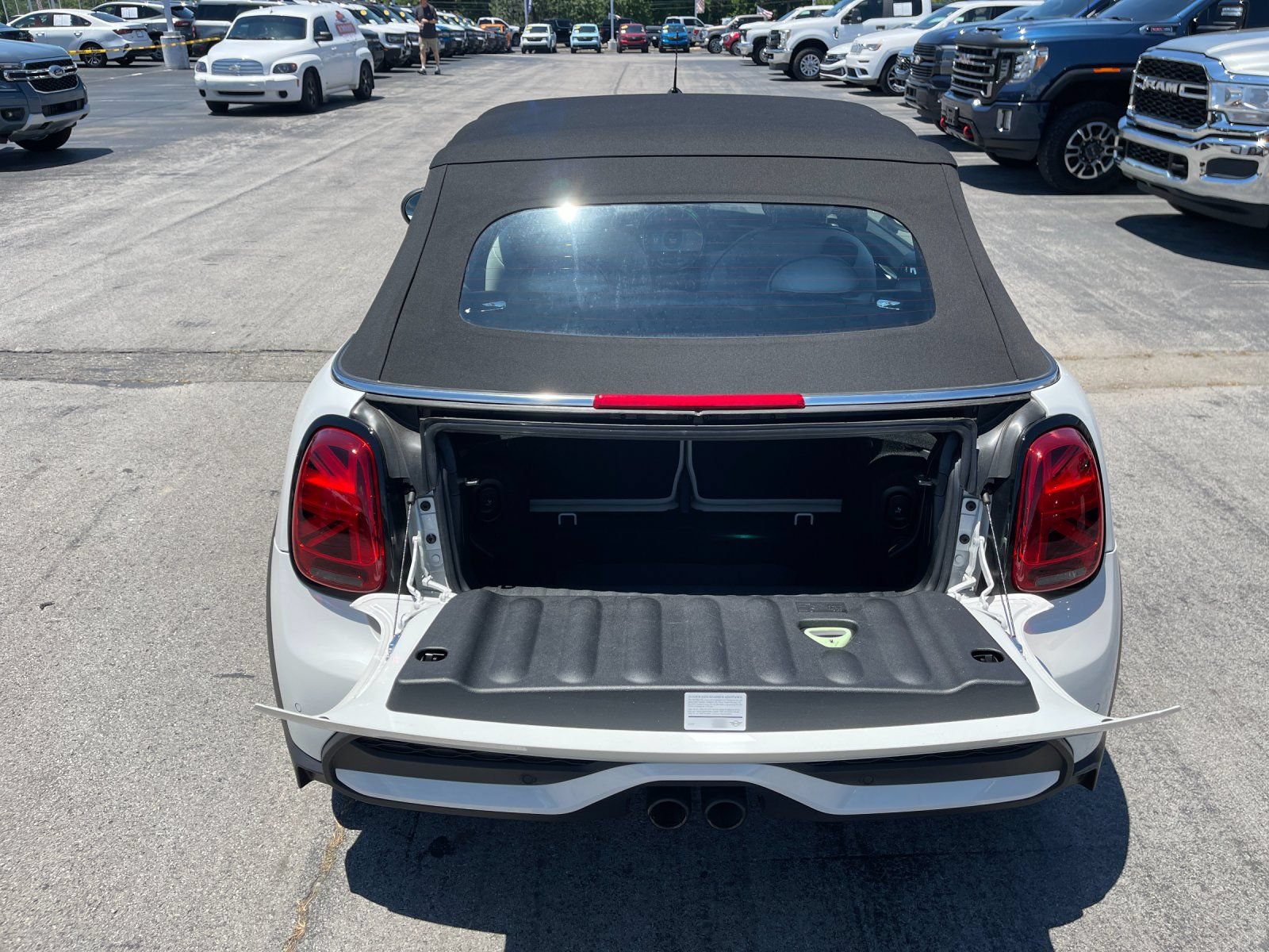 Used 2023 MINI Cooper S FWD image 17
