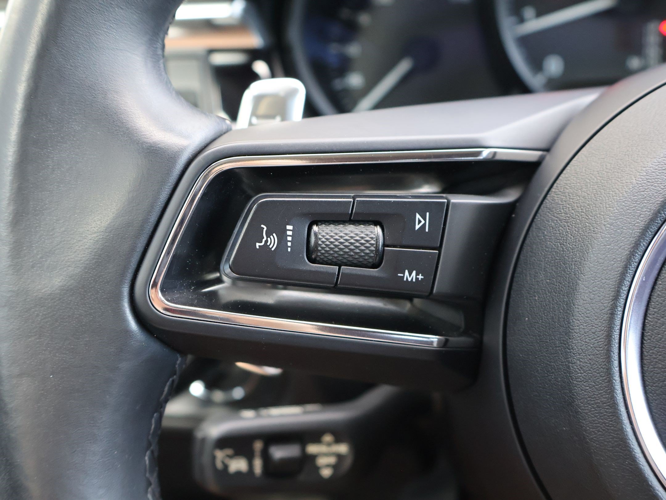 Used 2023 Porsche Macan AWD/4WD image 18