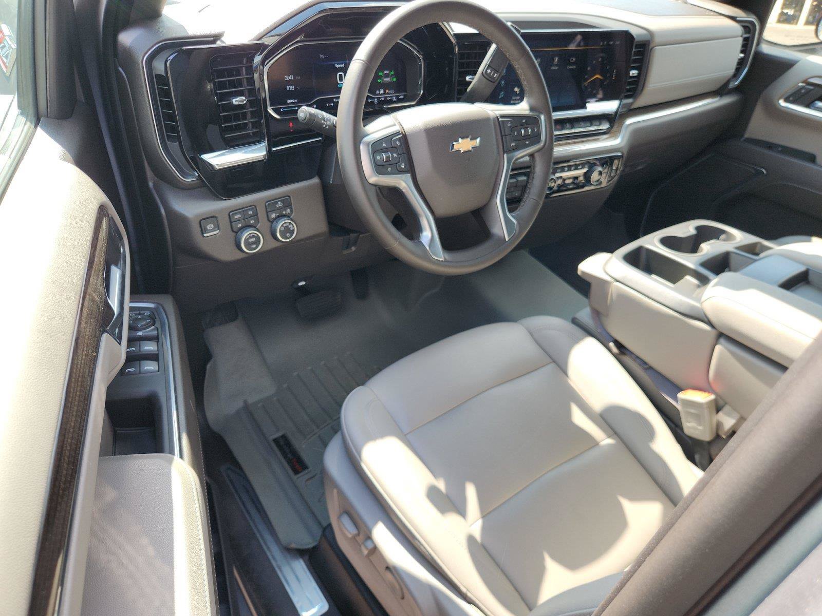 Used 2023 Chevrolet Silverado 1500 LT w/ Z71 Off-Road Package AWD/4WD image 16