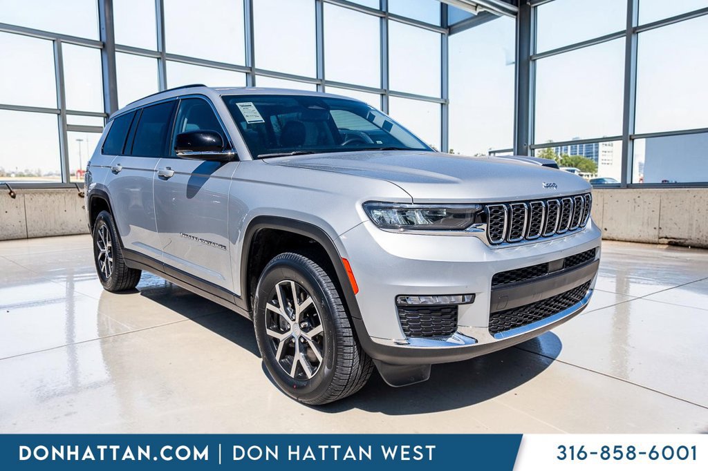 Used 2023 Jeep Grand Cherokee L Limited w/ Trailer Tow Group (B) AWD/4WD image 32
