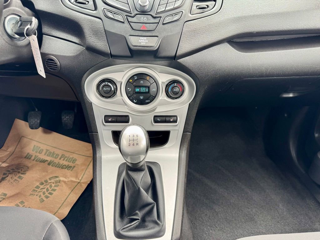 Used 2015 Ford Fiesta SE image 19