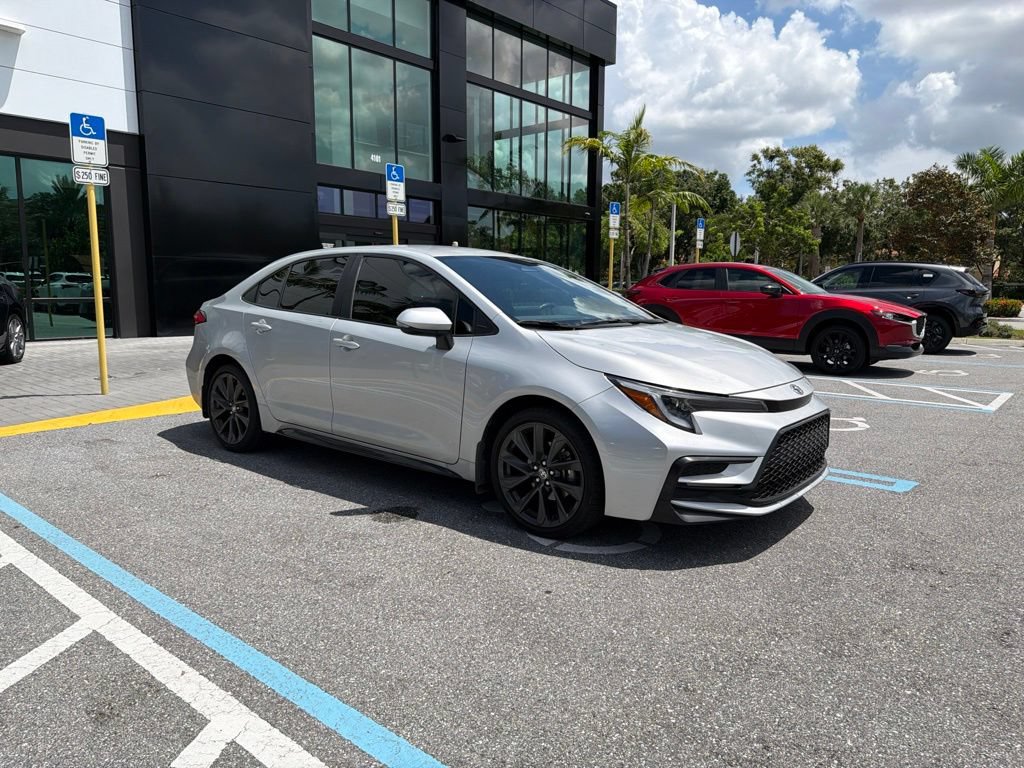 Used 2025 Toyota Corolla SE FWD image 4
