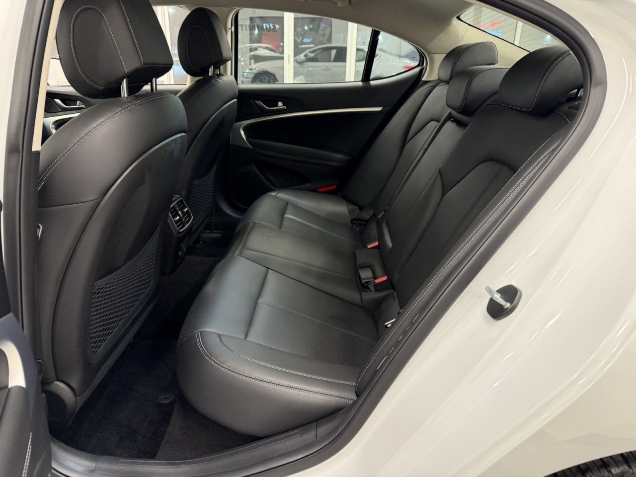 Used 2022 Genesis G70 2.0T image 35