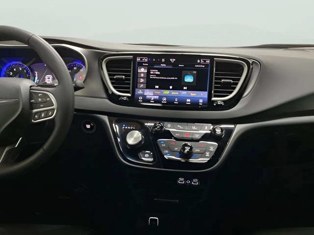 Used 2025 Chrysler Pacifica Select FWD image 14