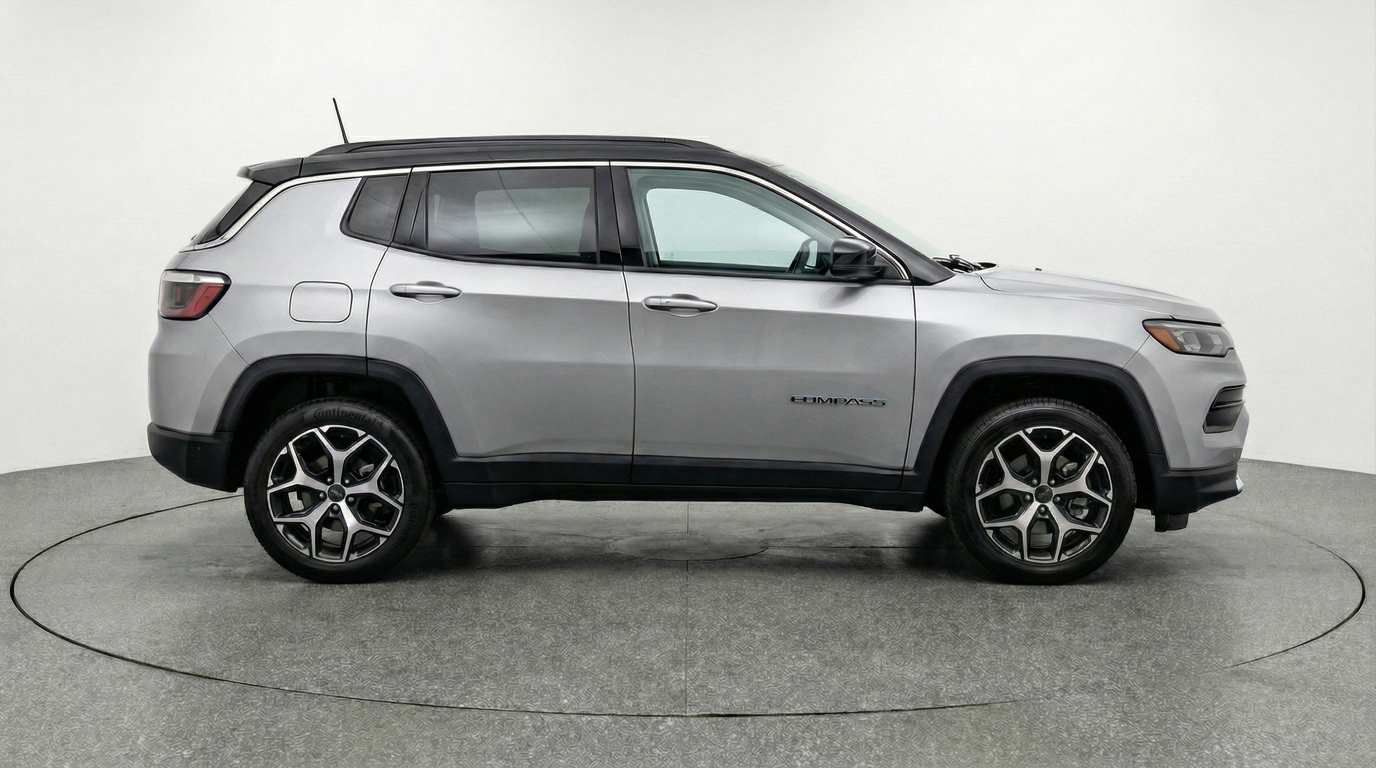 Used 2025 Jeep Compass Limited AWD/4WD image 11
