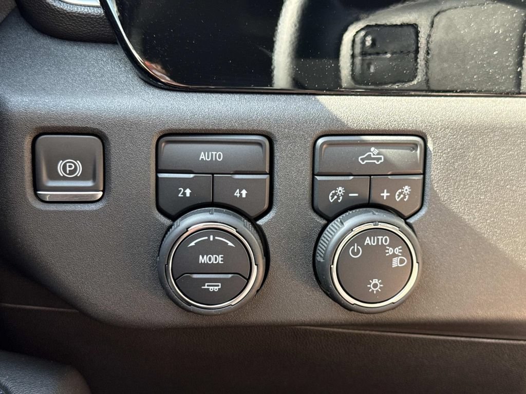 Used 2023 Chevrolet Silverado 1500 LT AWD/4WD image 12