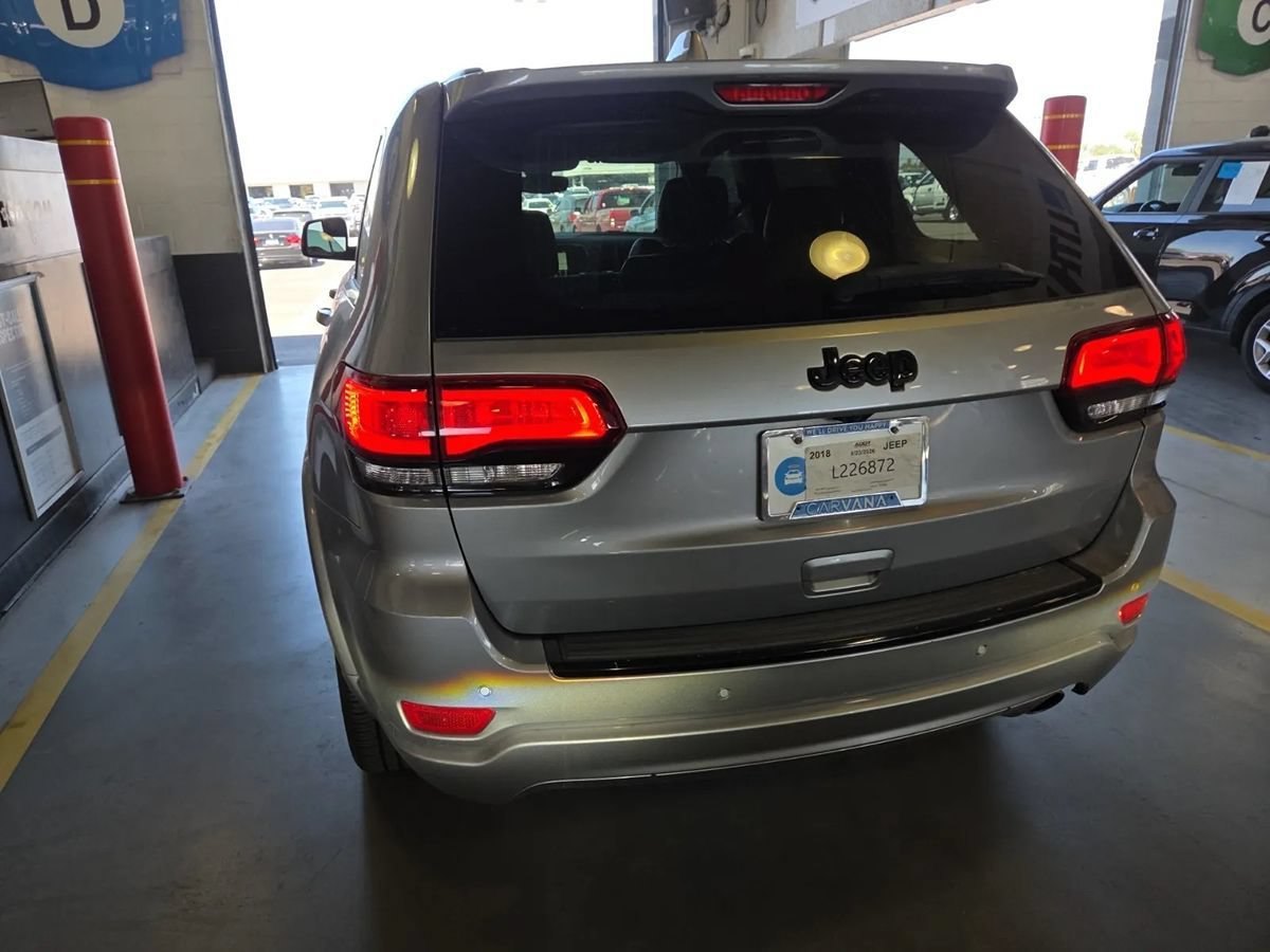 Used 2018 Jeep Grand Cherokee Altitude RWD image 3