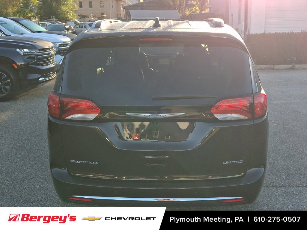 Used 2018 Chrysler Pacifica Limited FWD image 6