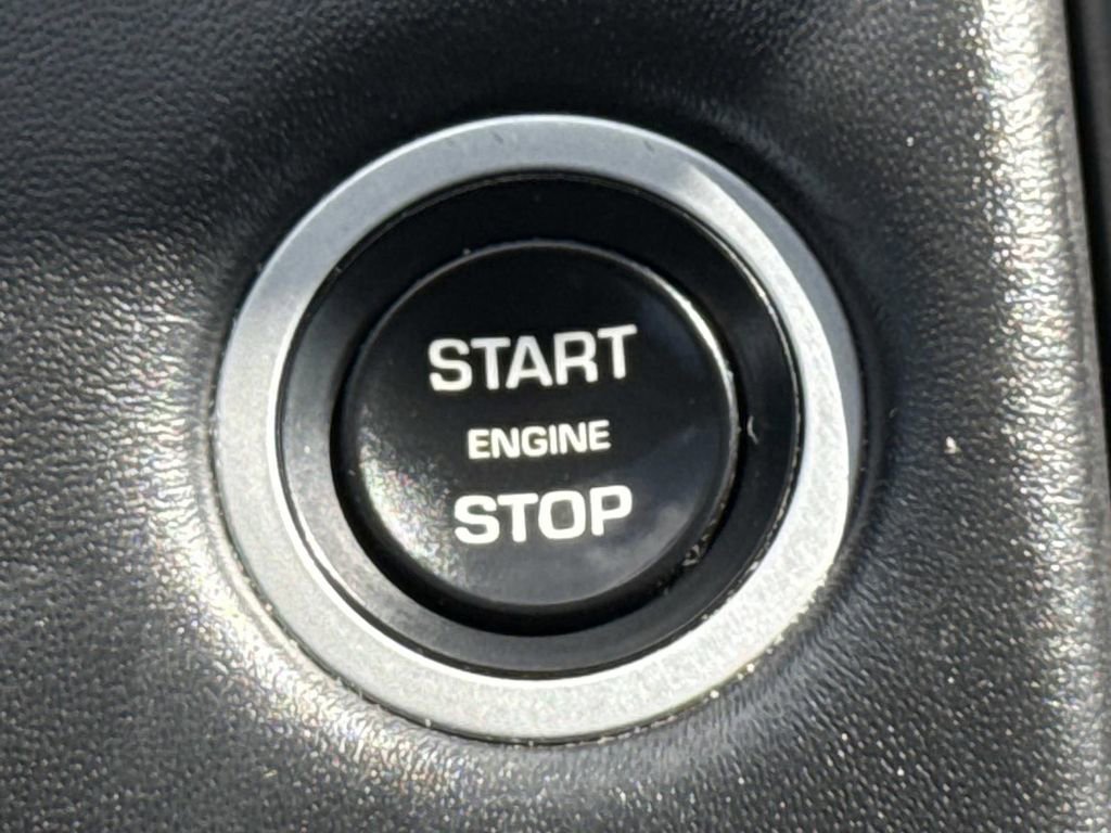 Used 2020 Land Rover Discovery HSE image 8