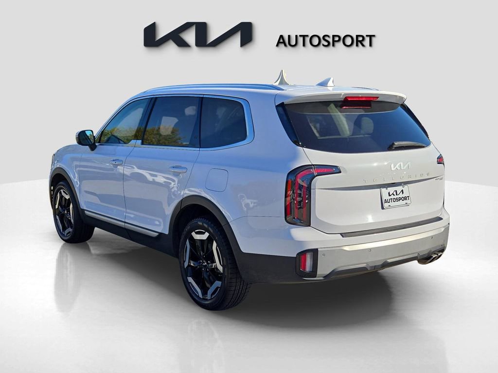 Used 2023 Kia Telluride EX w/ EX Captain's Chair Package image 10