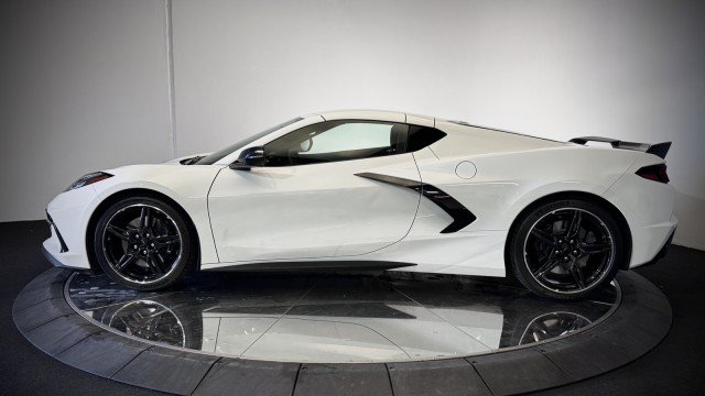 Used 2024 Chevrolet Corvette Stingray Premium Cpe w/ Z51 Performance Package RWD image 23