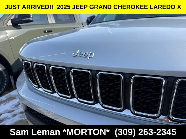 New 2025 Jeep Grand Cherokee L Laredo image 3