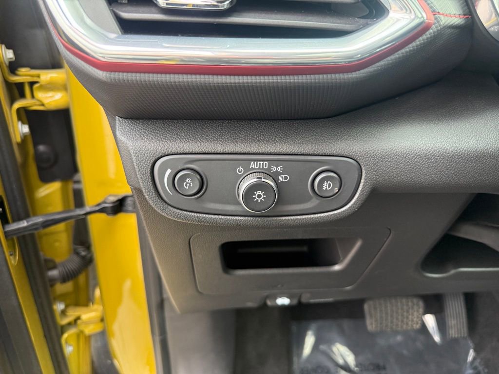 Used 2023 Chevrolet TrailBlazer RS w/ Sun and Liftgate Package image 7