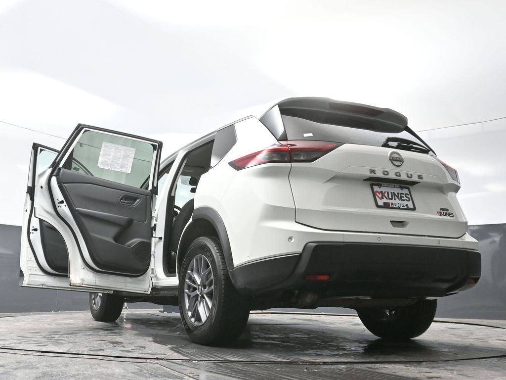 Used 2024 Nissan Rogue S image 76