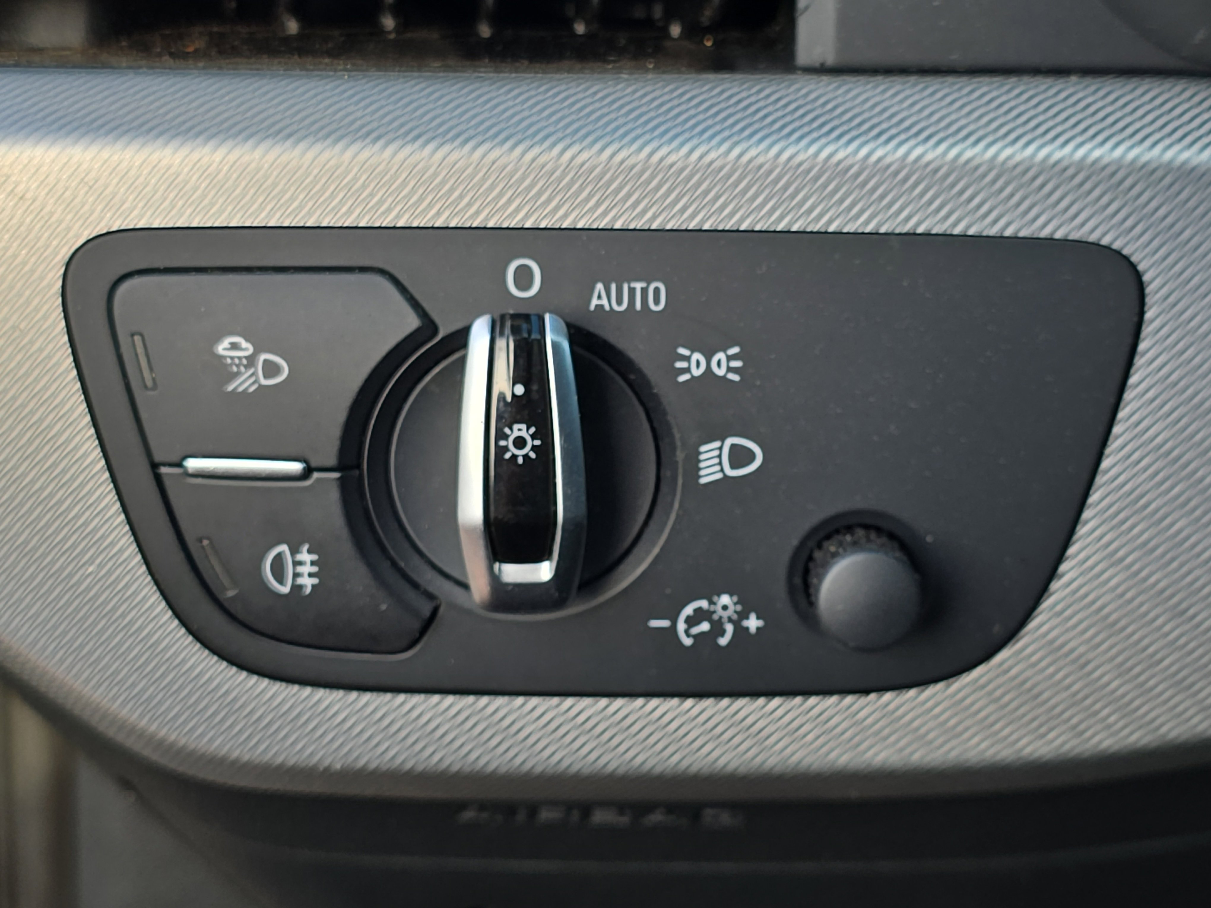 Used 2017 Audi A4 2.0T Premium w/ Audi MMI Navigation Plus image 25