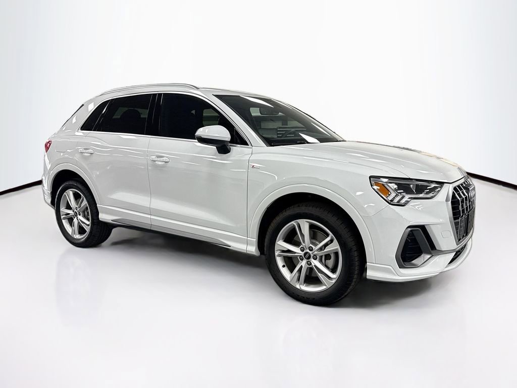 Certified 2024 Audi Q3 2.0T Premium Plus image 3