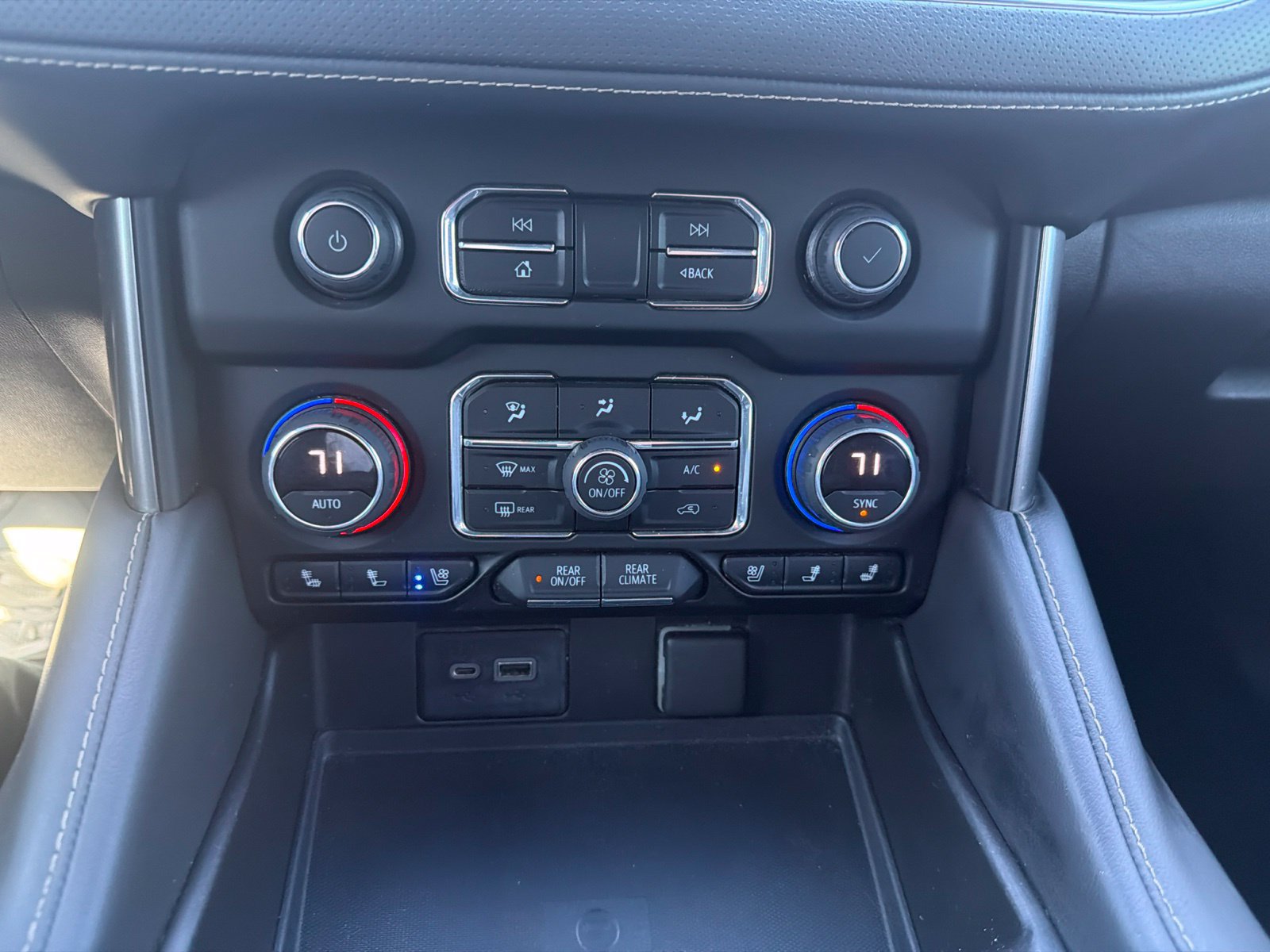 Used 2022 Chevrolet Suburban Premier AWD/4WD image 15