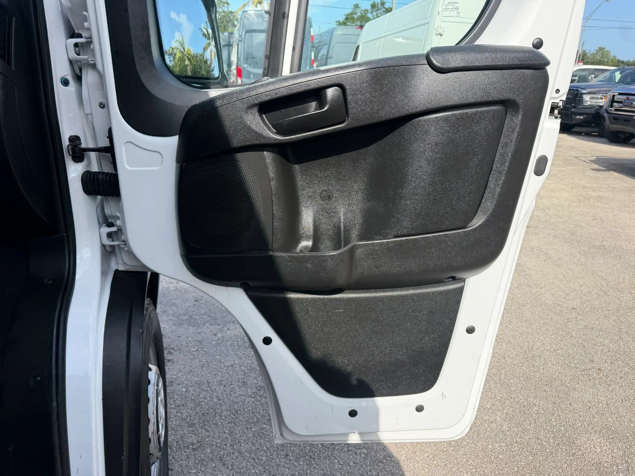 Used 2025 RAM ProMaster 2500 w/ Convenience Group FWD image 16