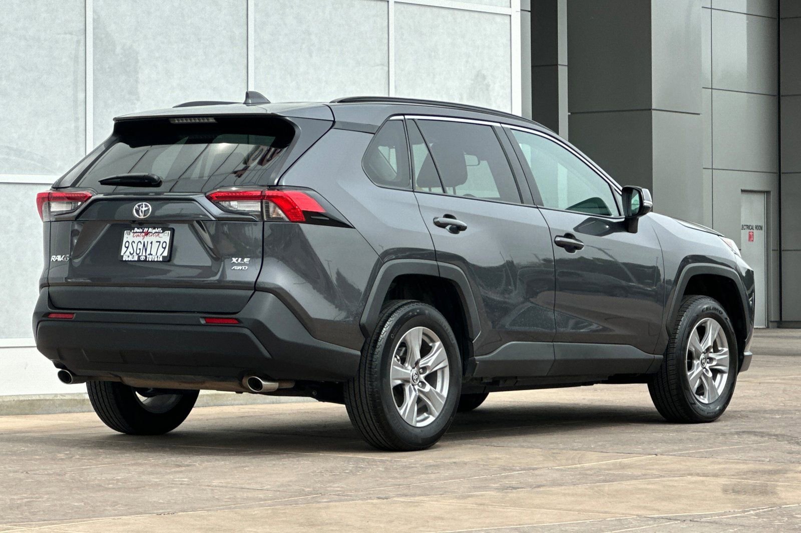 Used 2025 Toyota RAV4 XLE AWD/4WD image 4