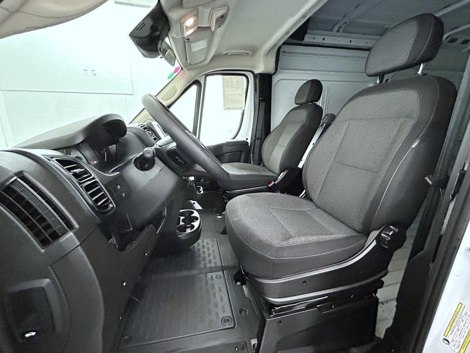 Used 2023 RAM ProMaster 2500 FWD image 10