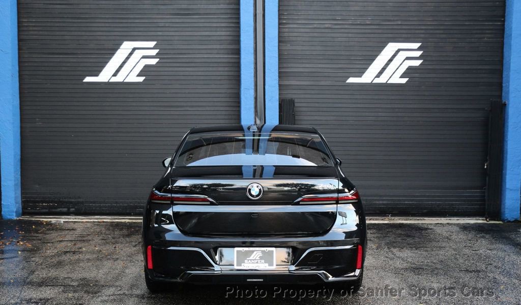 Used 2023 BMW 740i w/ Parking Assistance Package image 7