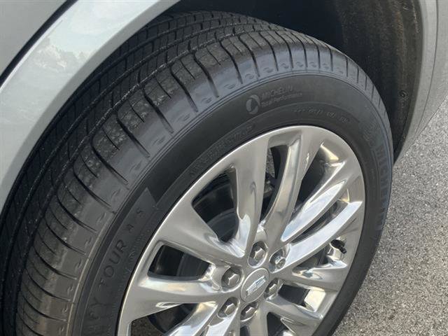 Certified 2025 Cadillac XT6 Premium Luxury image 9