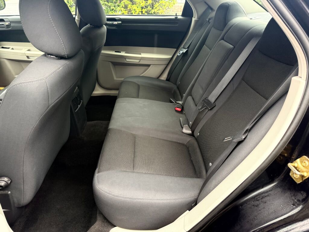 Used 2006 Chrysler 300 image 8